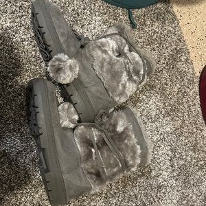 Size 8 Holly brand and is new